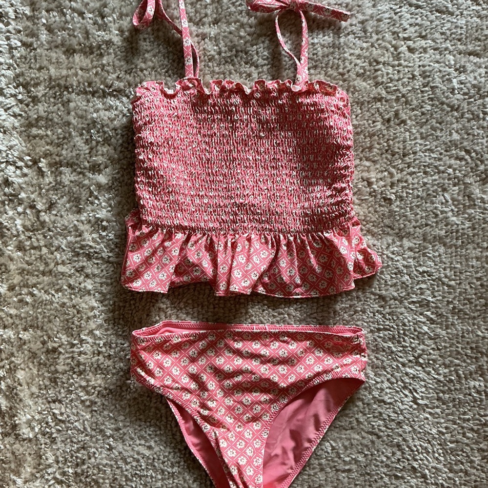 Vineyard Vines girls Small 7-8 coral Pink Smocked Two-Piece Swim Set EUC